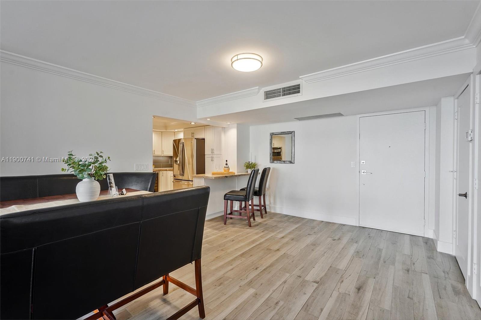 BARCLAY CONDO - Residential