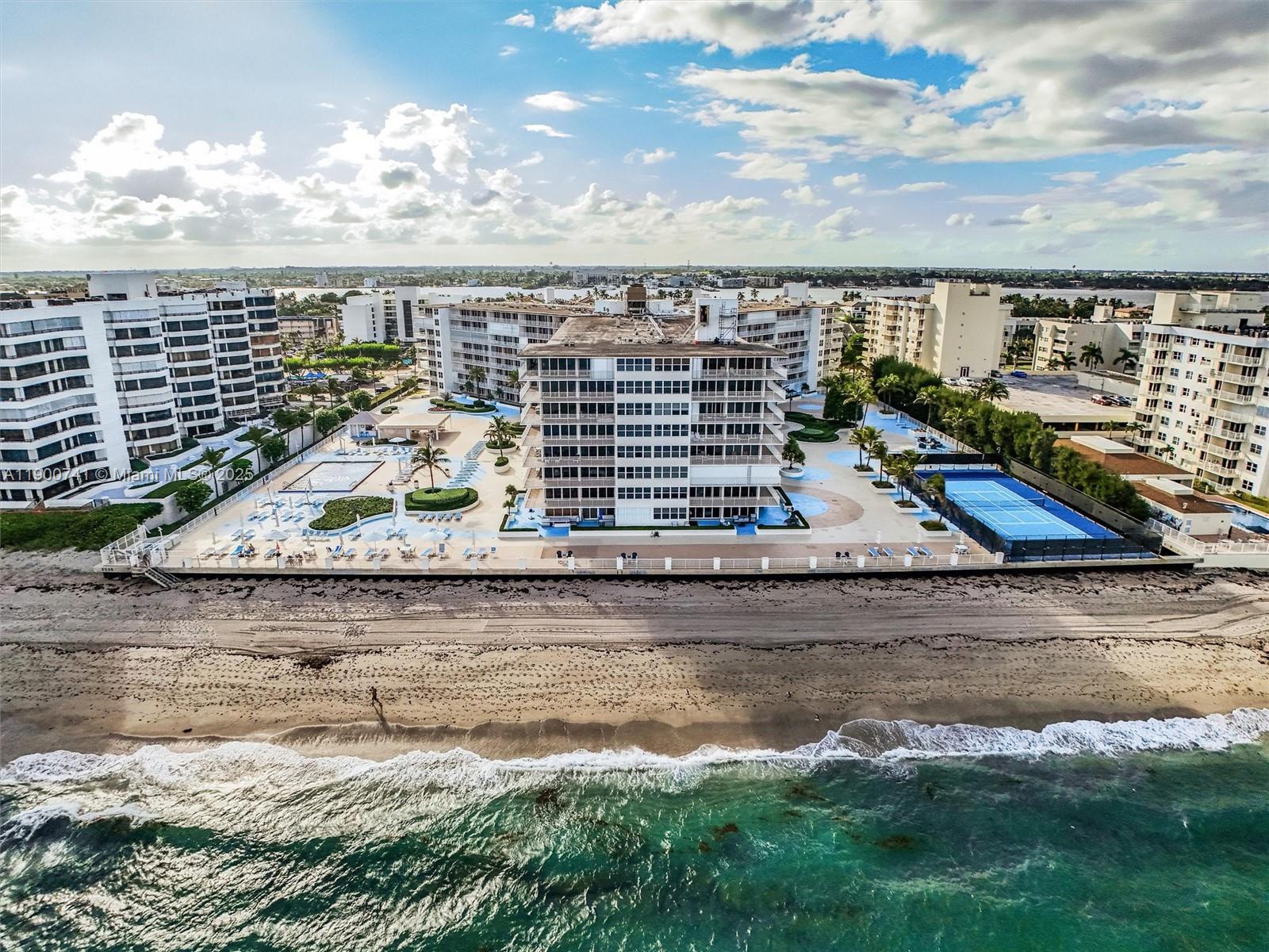 BARCLAY CONDO - Residential