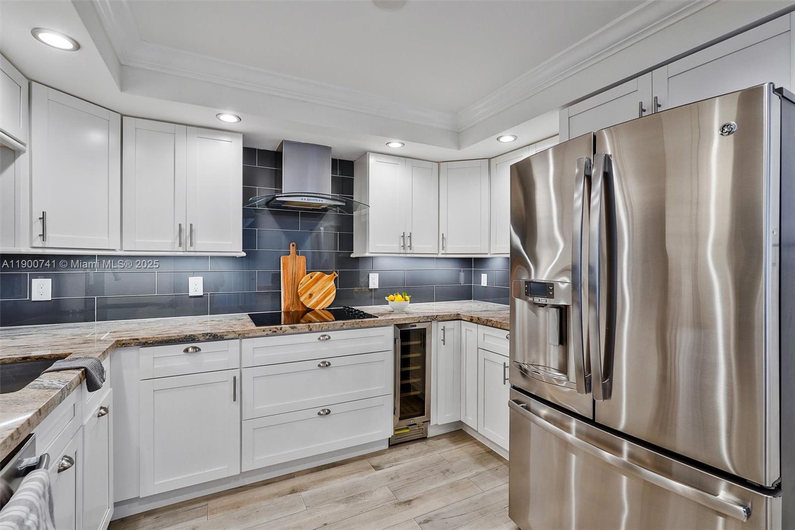 BARCLAY CONDO - Residential