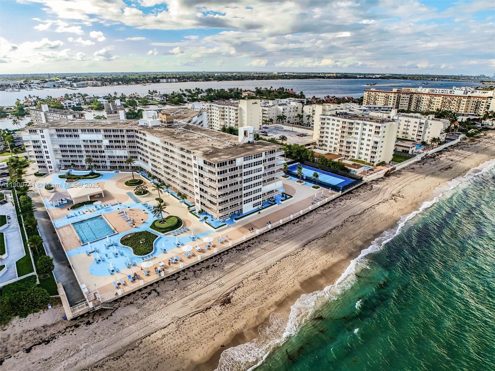 BARCLAY CONDO - Residential