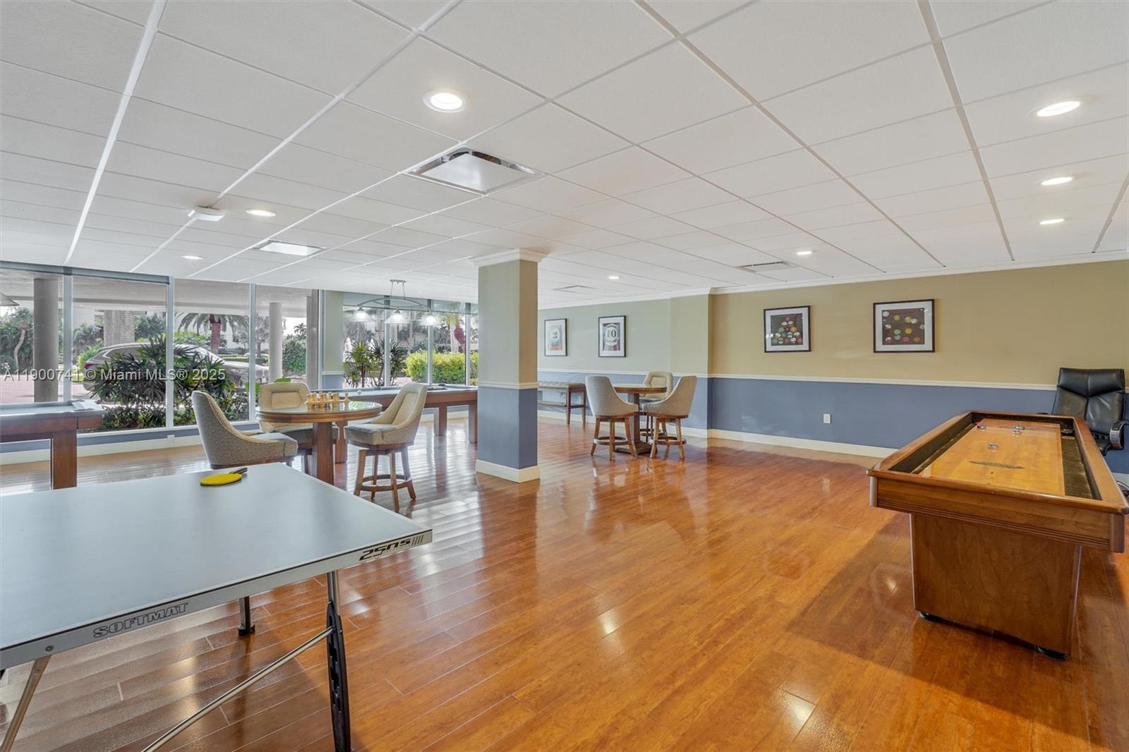 BARCLAY CONDO - Residential