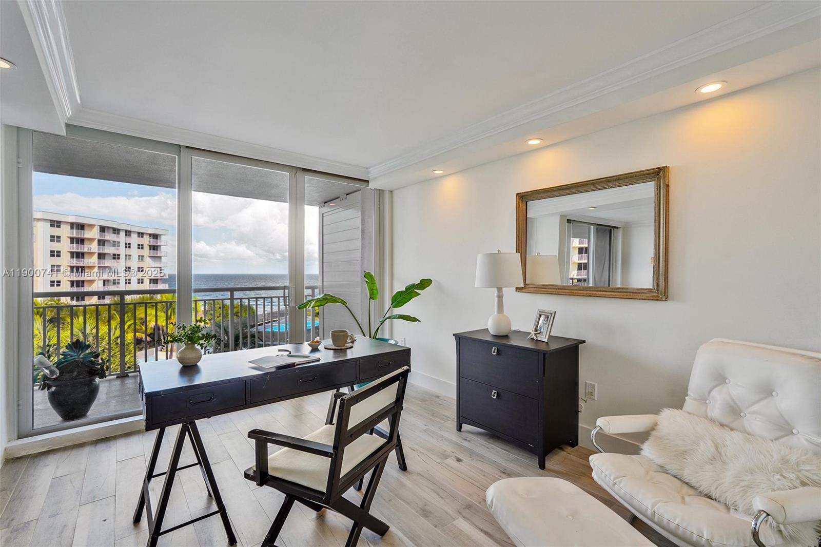 BARCLAY CONDO - Residential