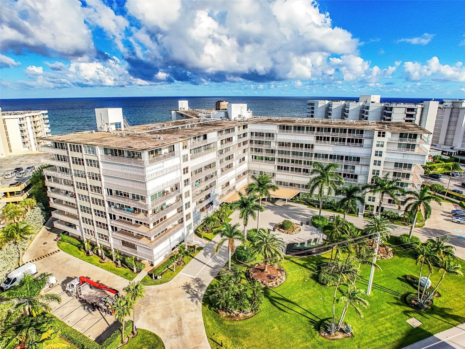 BARCLAY CONDO - Residential