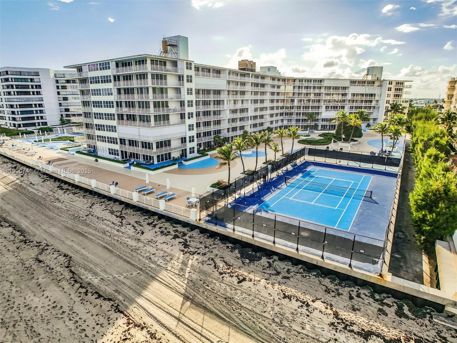 BARCLAY CONDO - Residential