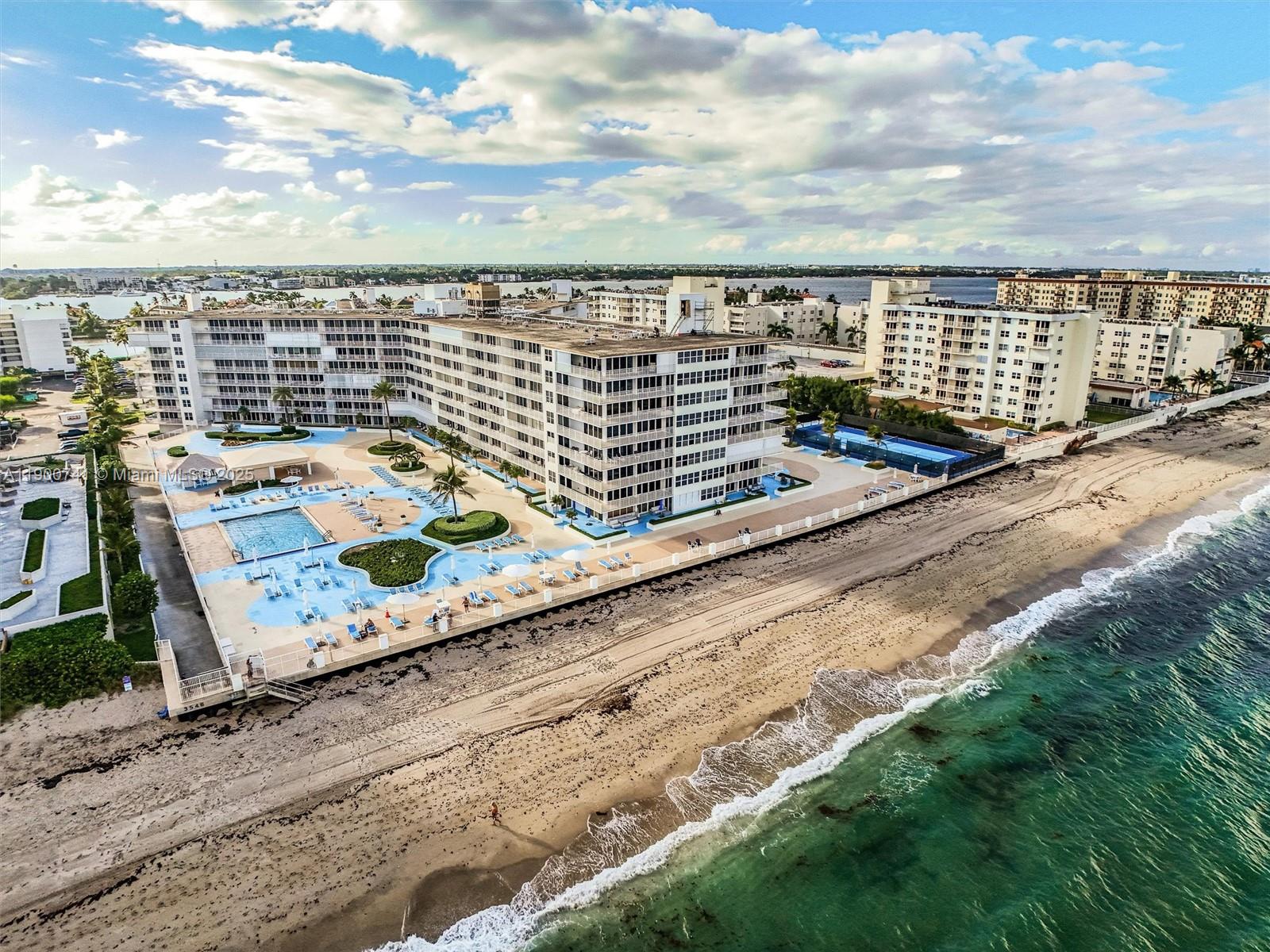 BARCLAY CONDO - Residential