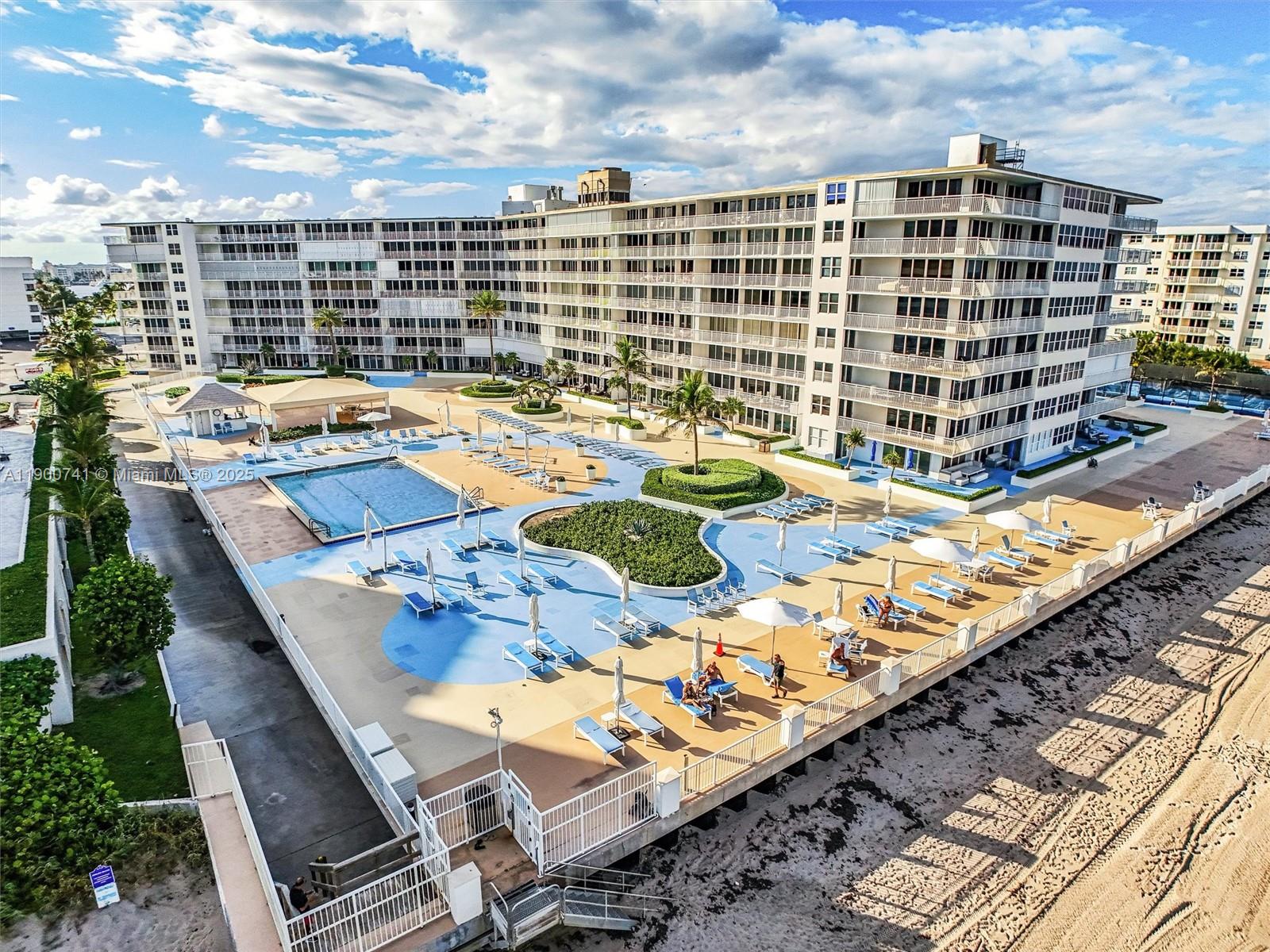 BARCLAY CONDO - Residential