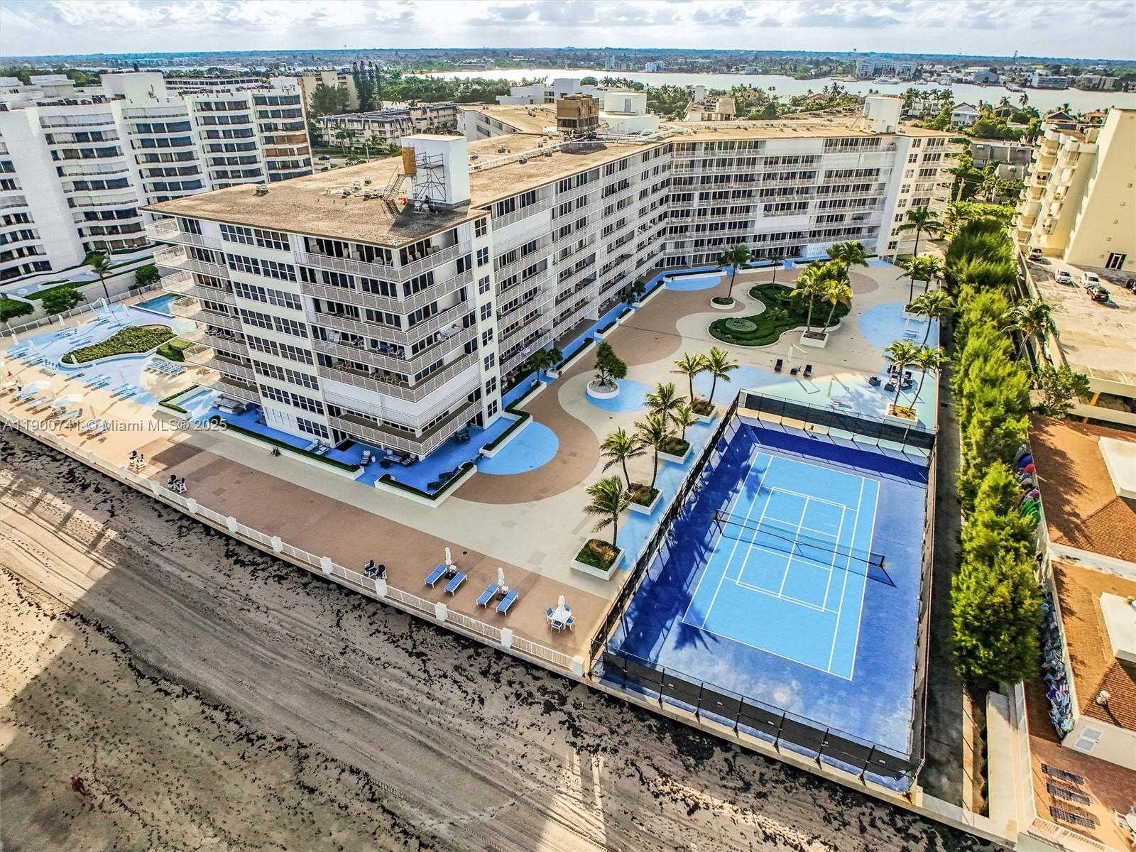 BARCLAY CONDO - Residential