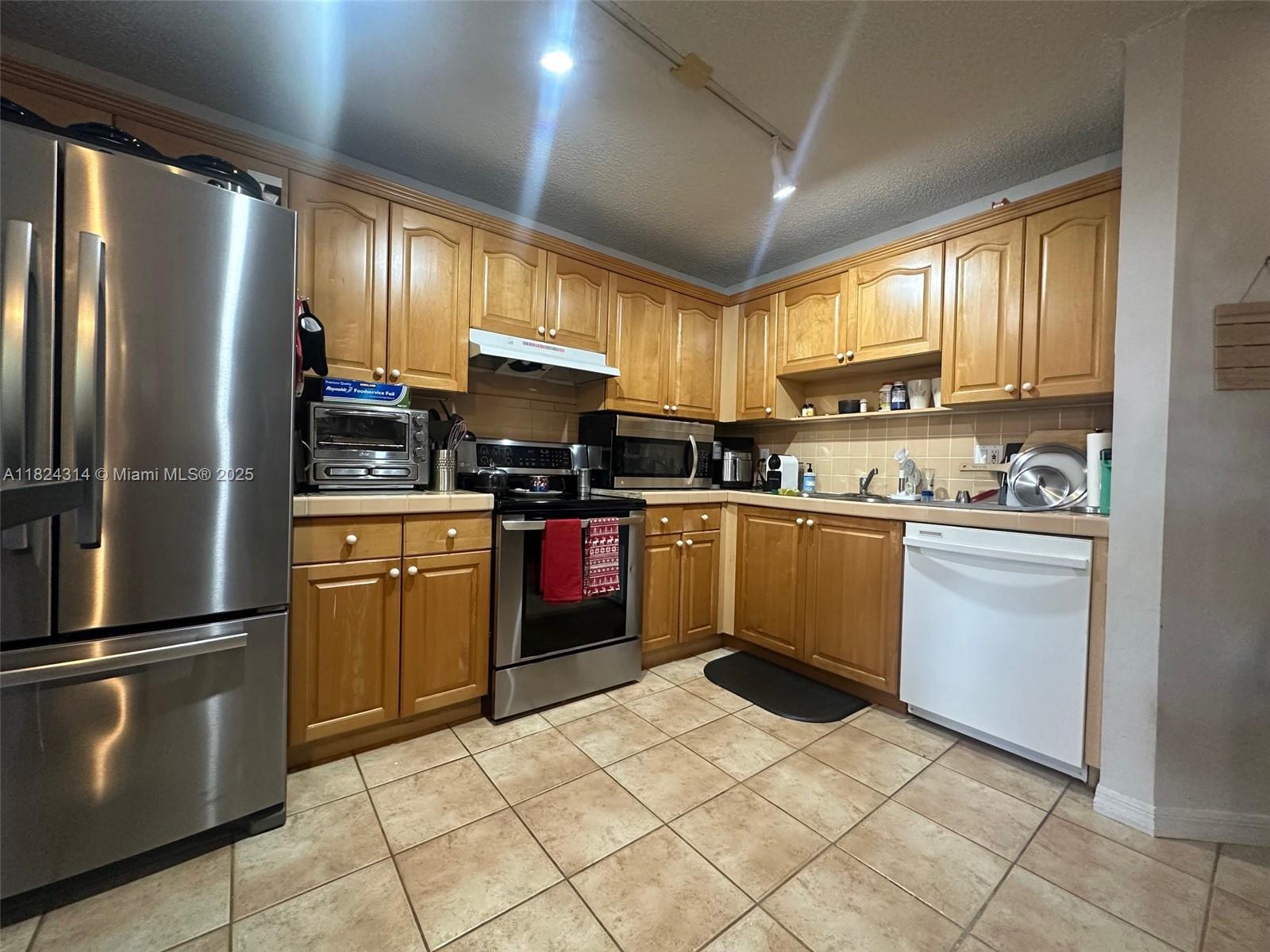 7307 SW 162nd Pl, Miami, FL, 33193/$525,000 4 7307 SW 162nd Pl