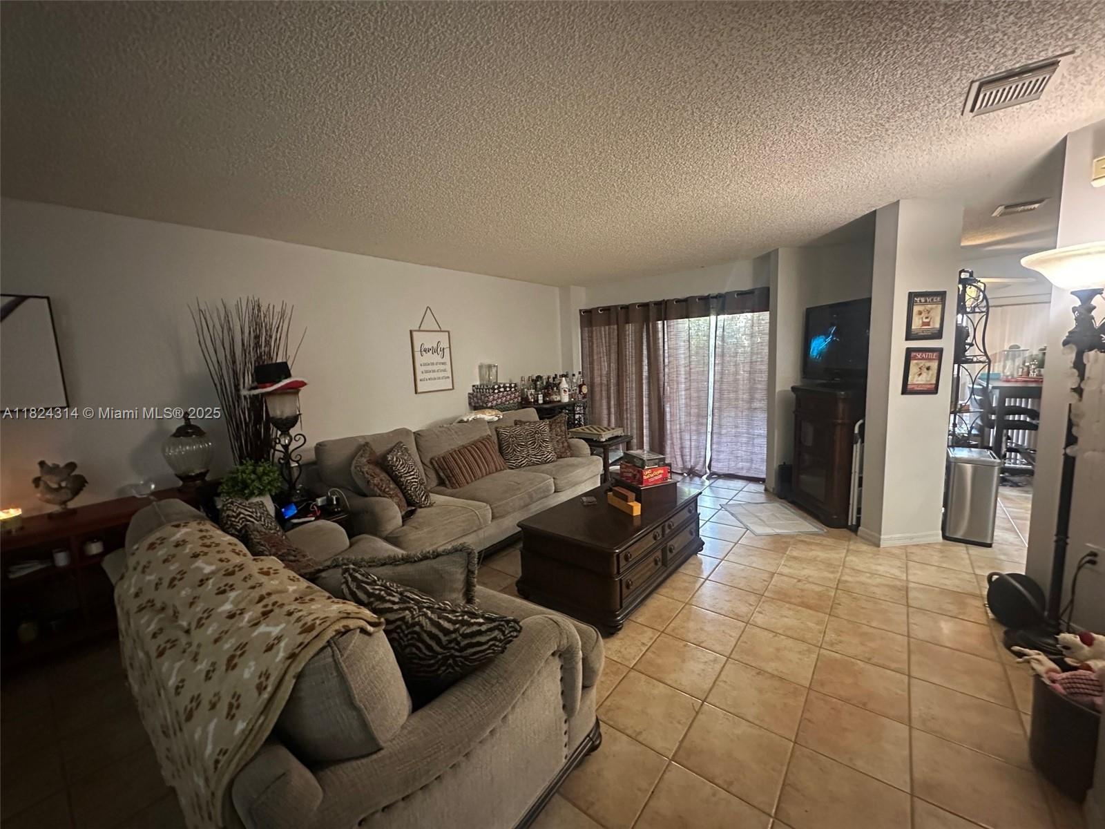 7307 SW 162nd Pl, Miami, FL, 33193/$525,000 3 7307 SW 162nd Pl