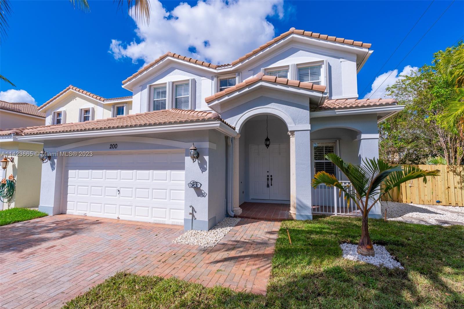 Beautiful corner lot home in Century Villas, close to FIU, airport, South Miami, easy access to the highway. features 4 bedrooms, 3 bathrooms, one bedroom on ground level with full bathroom. Very quiet community, enjoy the community pool a few steps from your home.