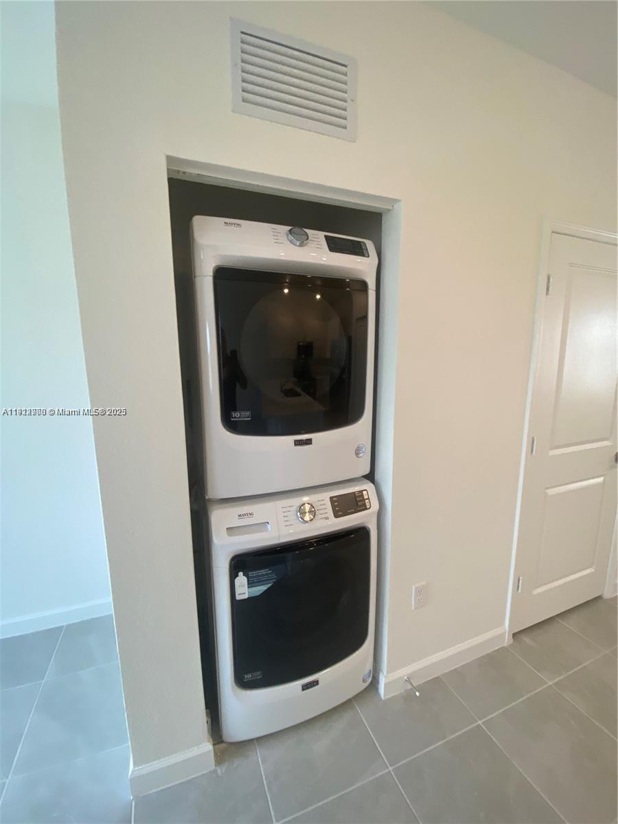 PINE ISLE - Residential Lease