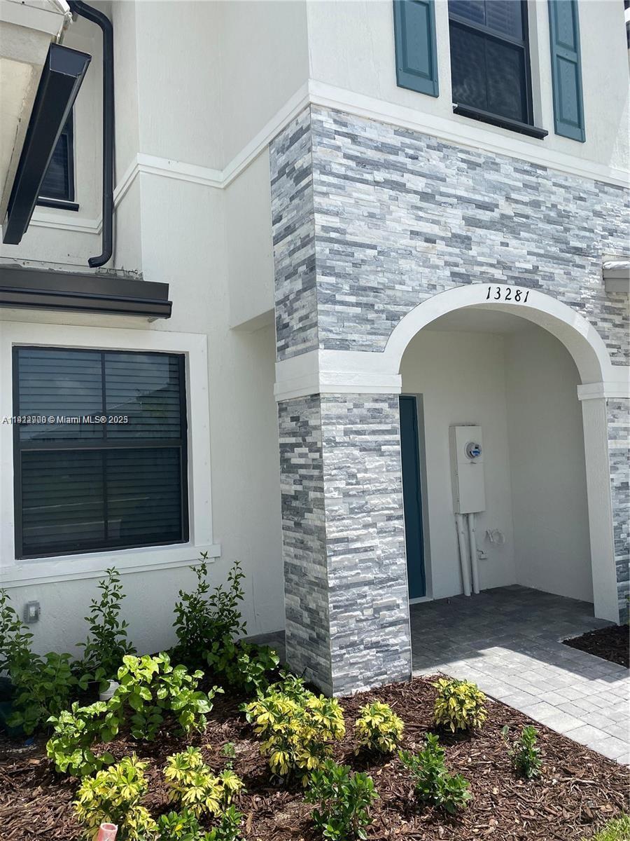 PINE ISLE - Residential Lease