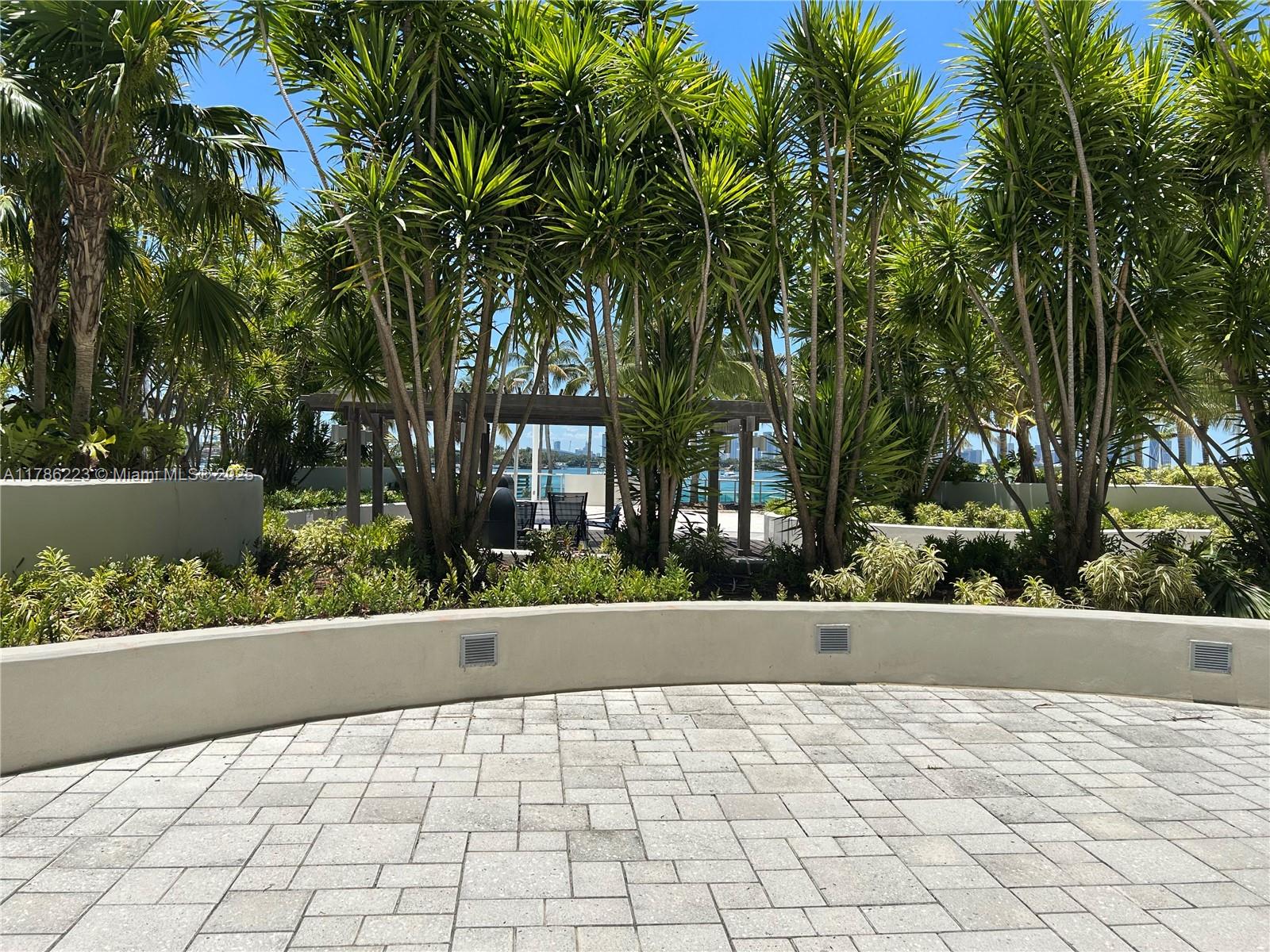 FLAMINGO SOUTH BEACH I CO - Residential Lease