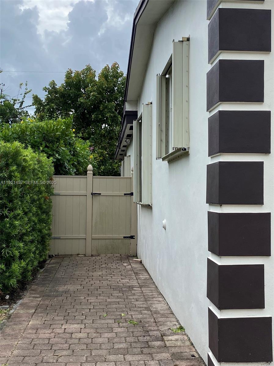 MIRACLE MANOR 5TH ADDN - Residential