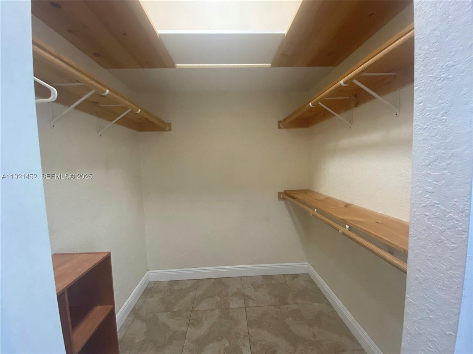 MIRACLE MANOR 5TH ADDN - Residential