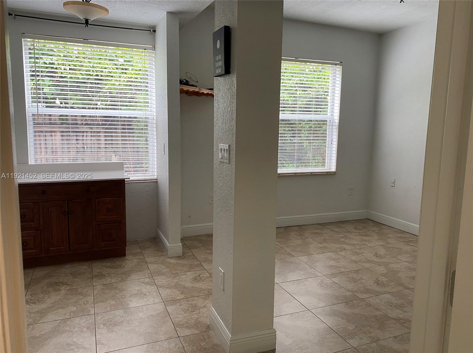 MIRACLE MANOR 5TH ADDN - Residential