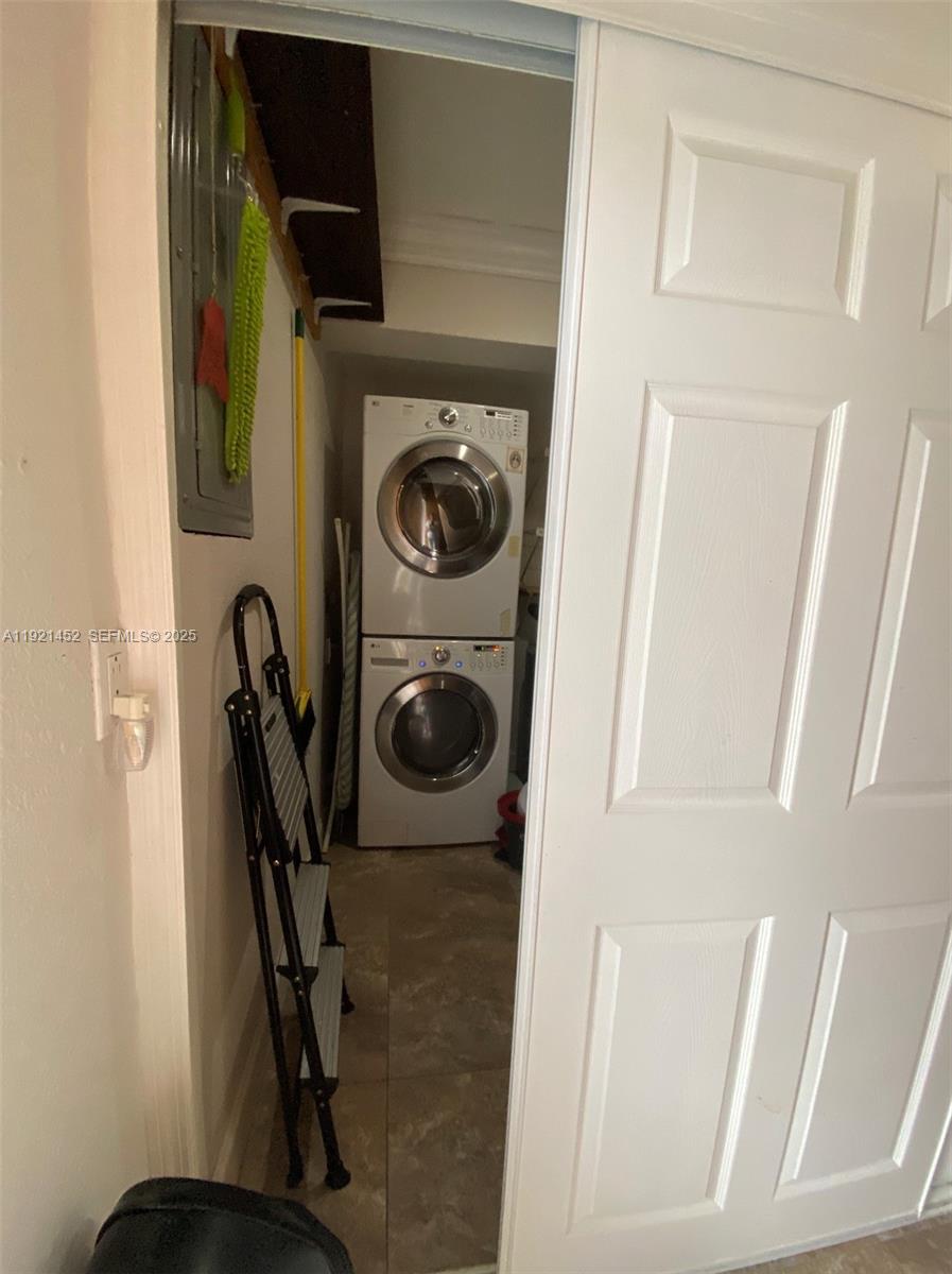 MIRACLE MANOR 5TH ADDN - Residential