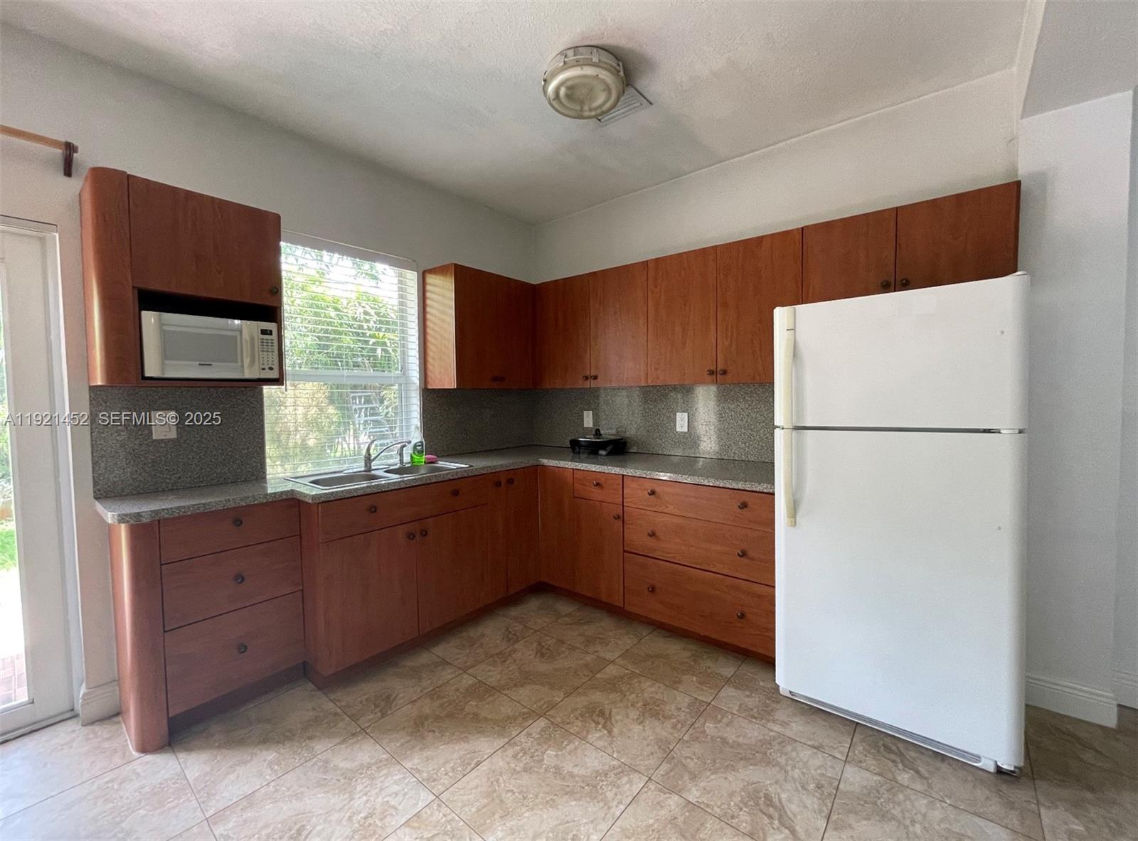 MIRACLE MANOR 5TH ADDN - Residential