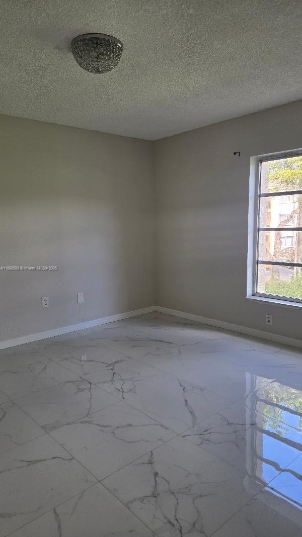 LAKEVIEW GARDENS AT MIAMI - Residential