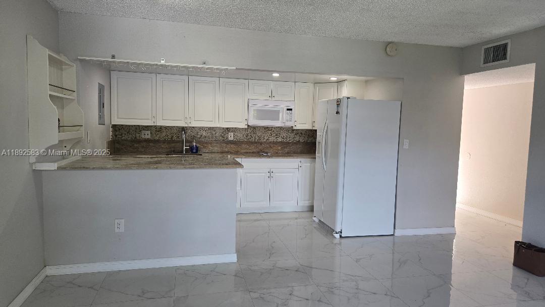 LAKEVIEW GARDENS AT MIAMI - Residential