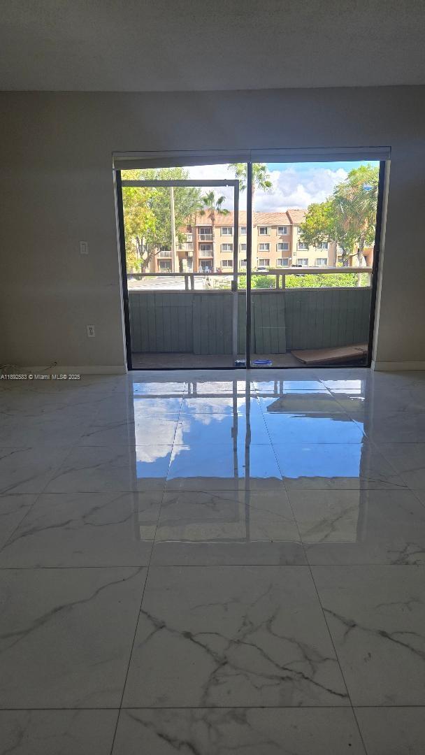LAKEVIEW GARDENS AT MIAMI - Residential