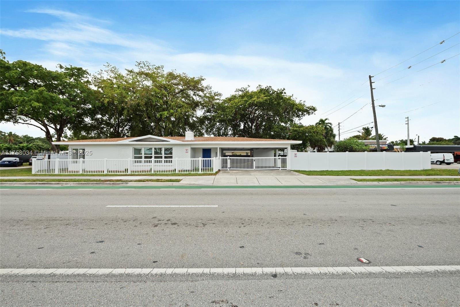 3317 N Andrews Ave, Oakland Park, Miami-Dade County, Florida - 3 Bedrooms  
2 Bathrooms - 