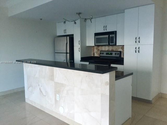 CORAL SEA VIEW CONDO - Residential Lease