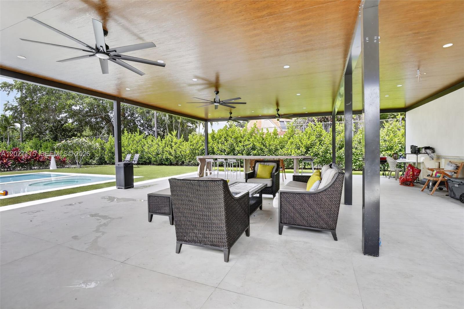 PLANTATION ACRES - Residential