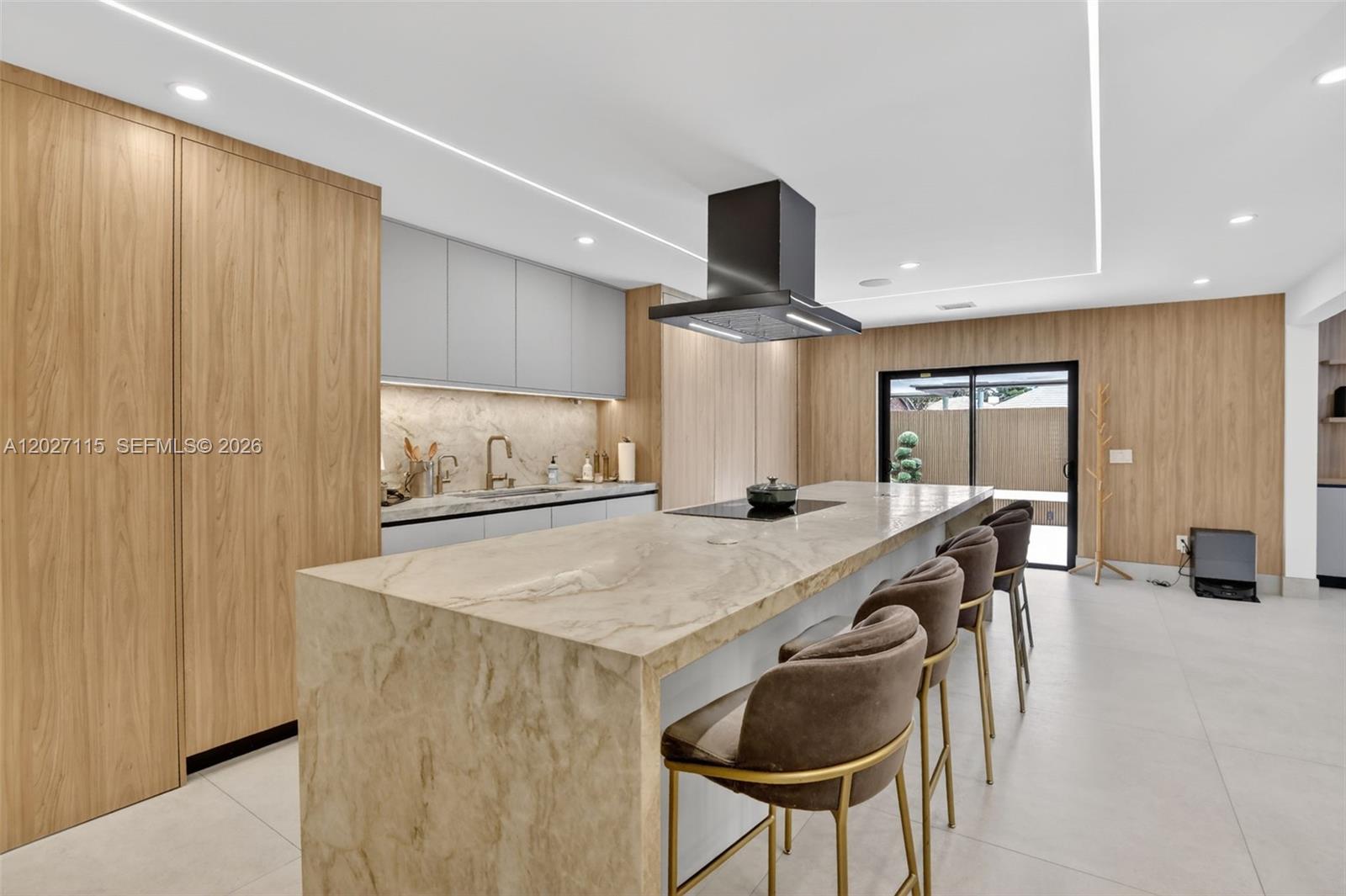 PLANTATION ACRES - Residential