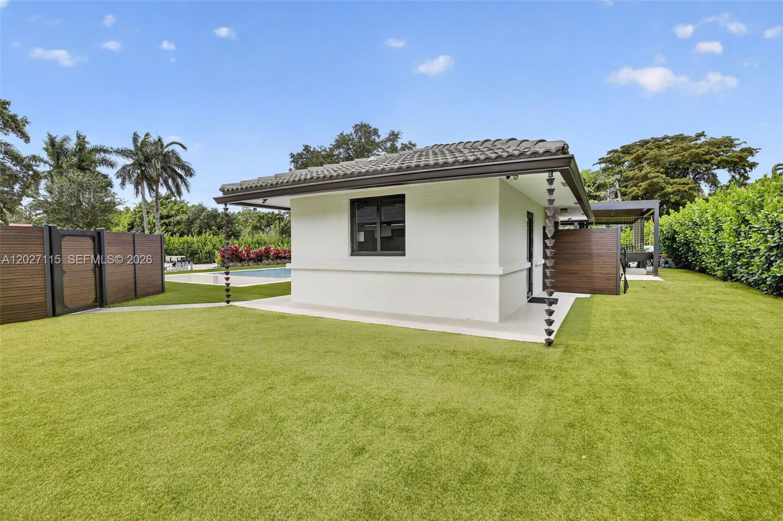 PLANTATION ACRES - Residential