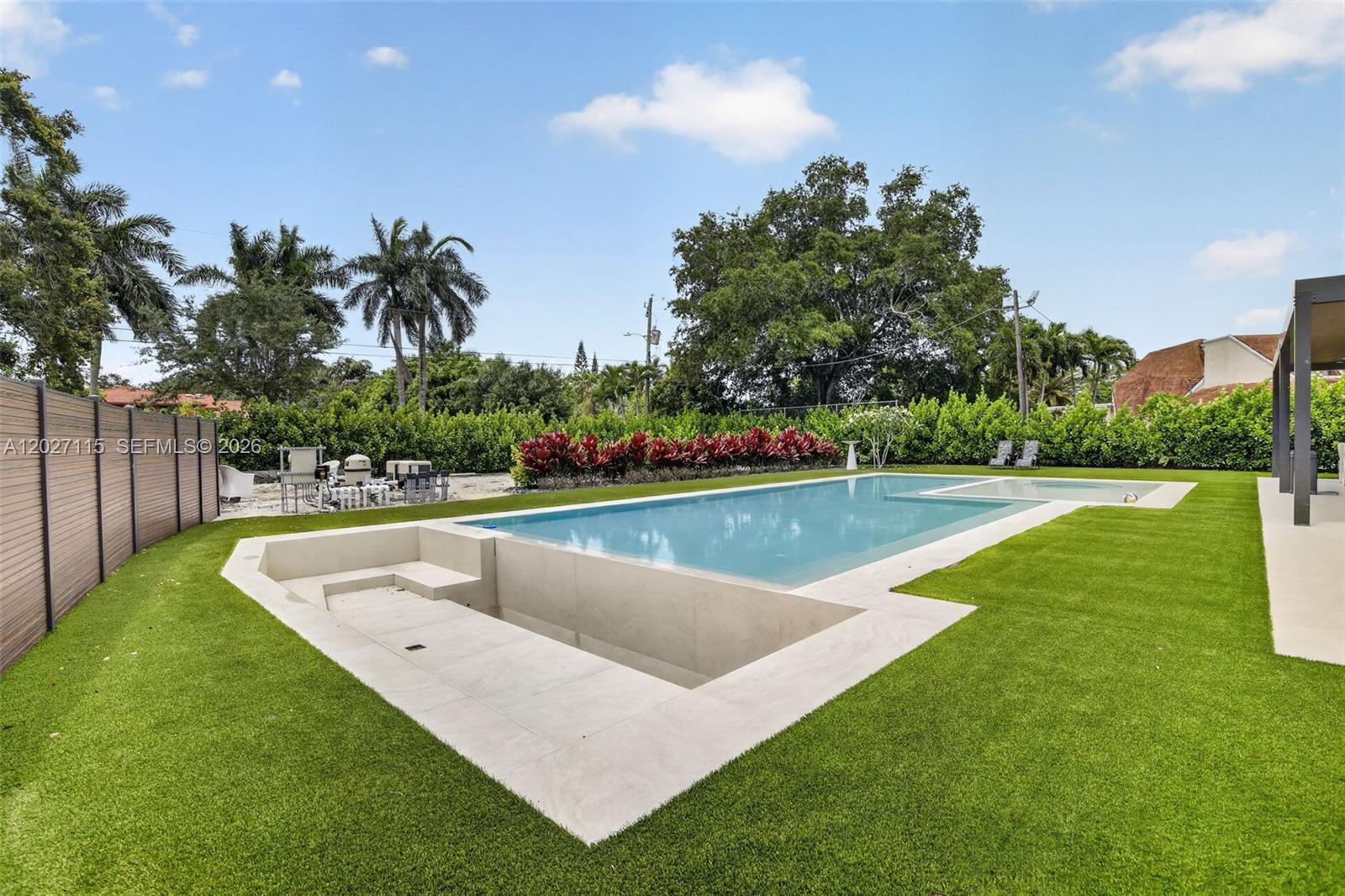 PLANTATION ACRES - Residential