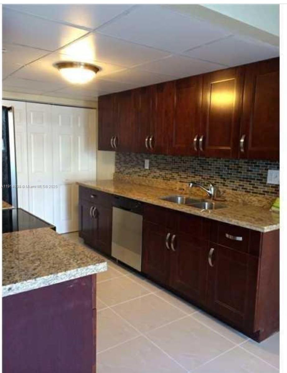 NOVA TOWNHOUSES CONDOMINI - Residential Lease