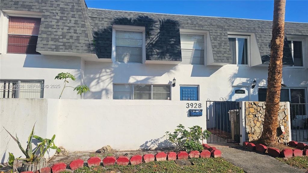 Photo of 3928 SW 67th Way #97, Davie, FL 33314 (MLS # A11914038)