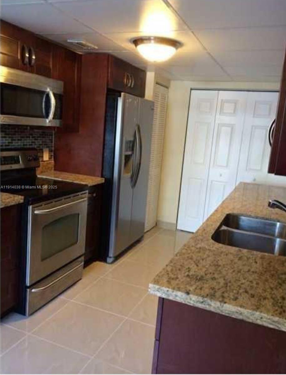 NOVA TOWNHOUSES CONDOMINI - Residential Lease