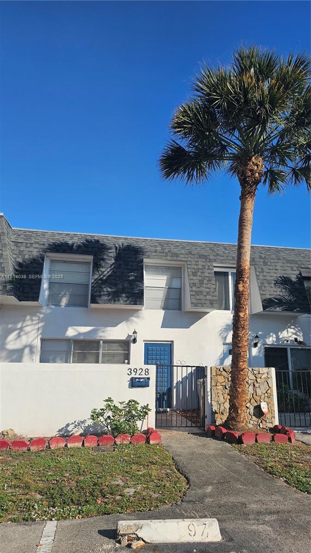 Photo of 3928 SW 67th Way #97, Davie, FL 33314 (MLS # A11914038)