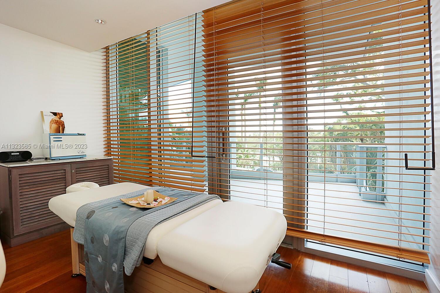 GROVENOR HOUSE CONDO - Residential