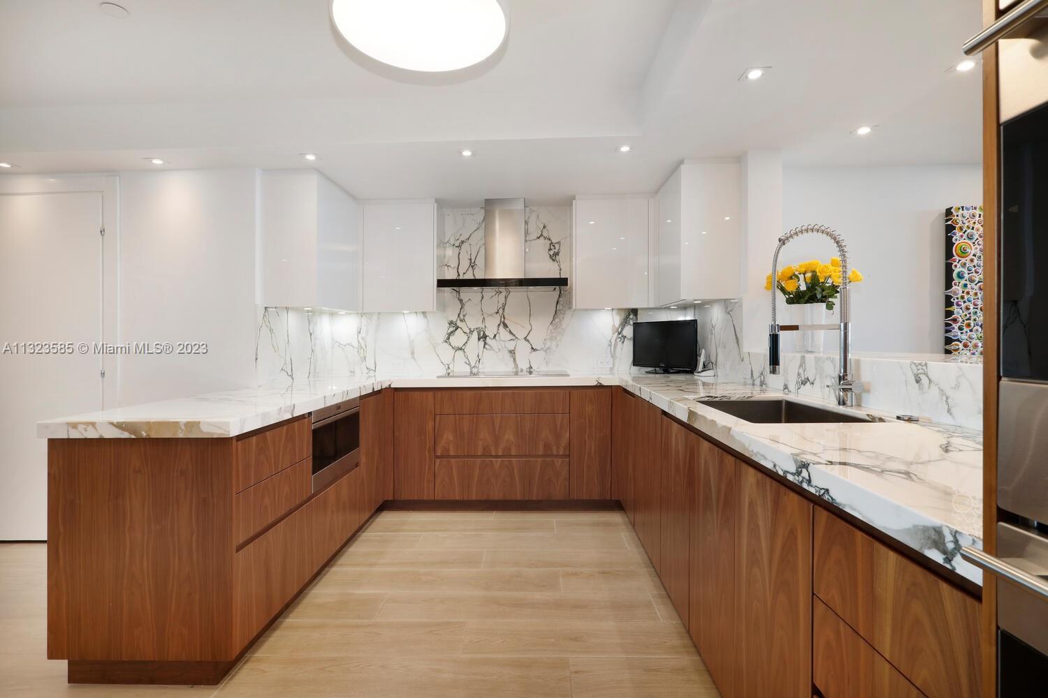 GROVENOR HOUSE CONDO - Residential