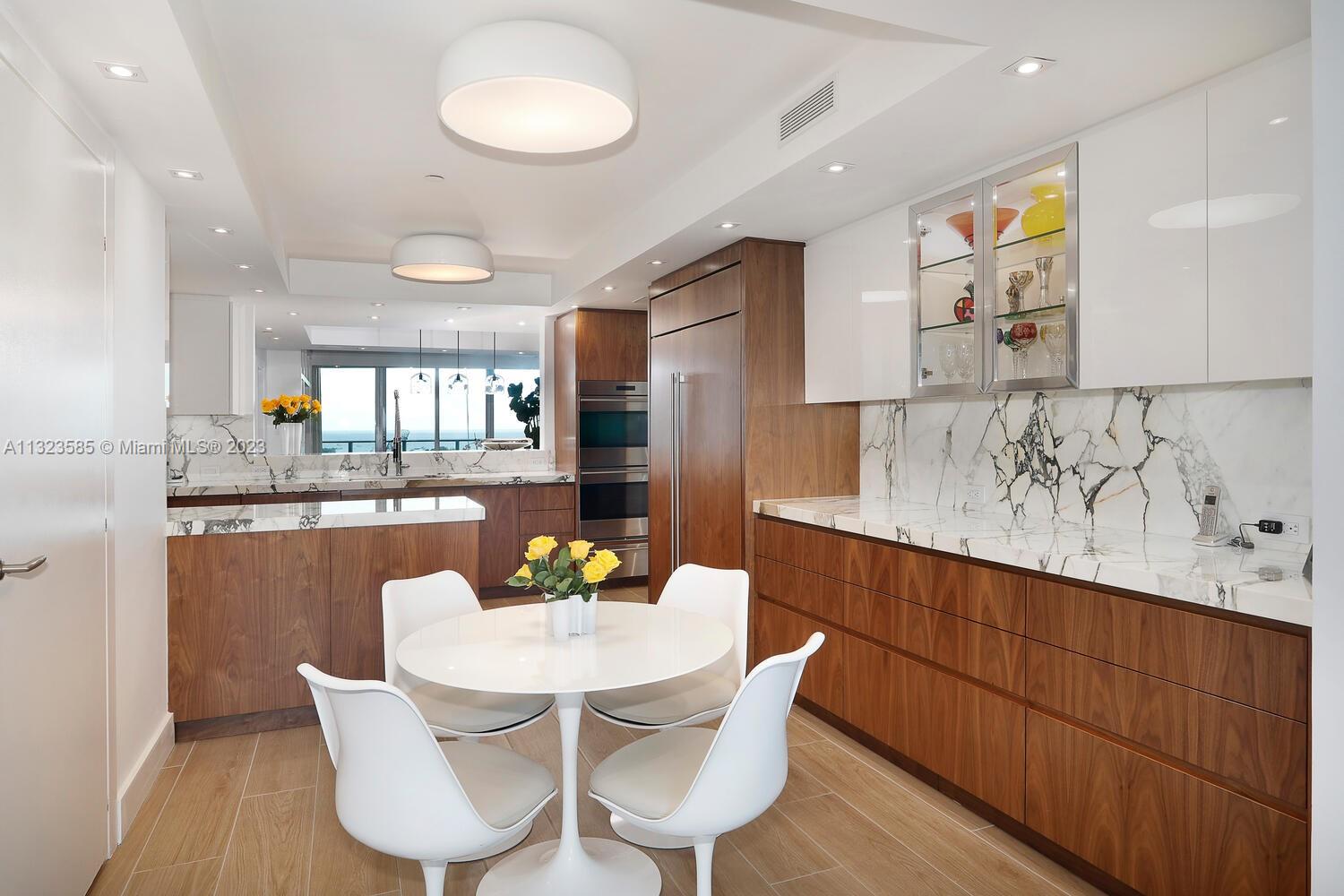 GROVENOR HOUSE CONDO - Residential