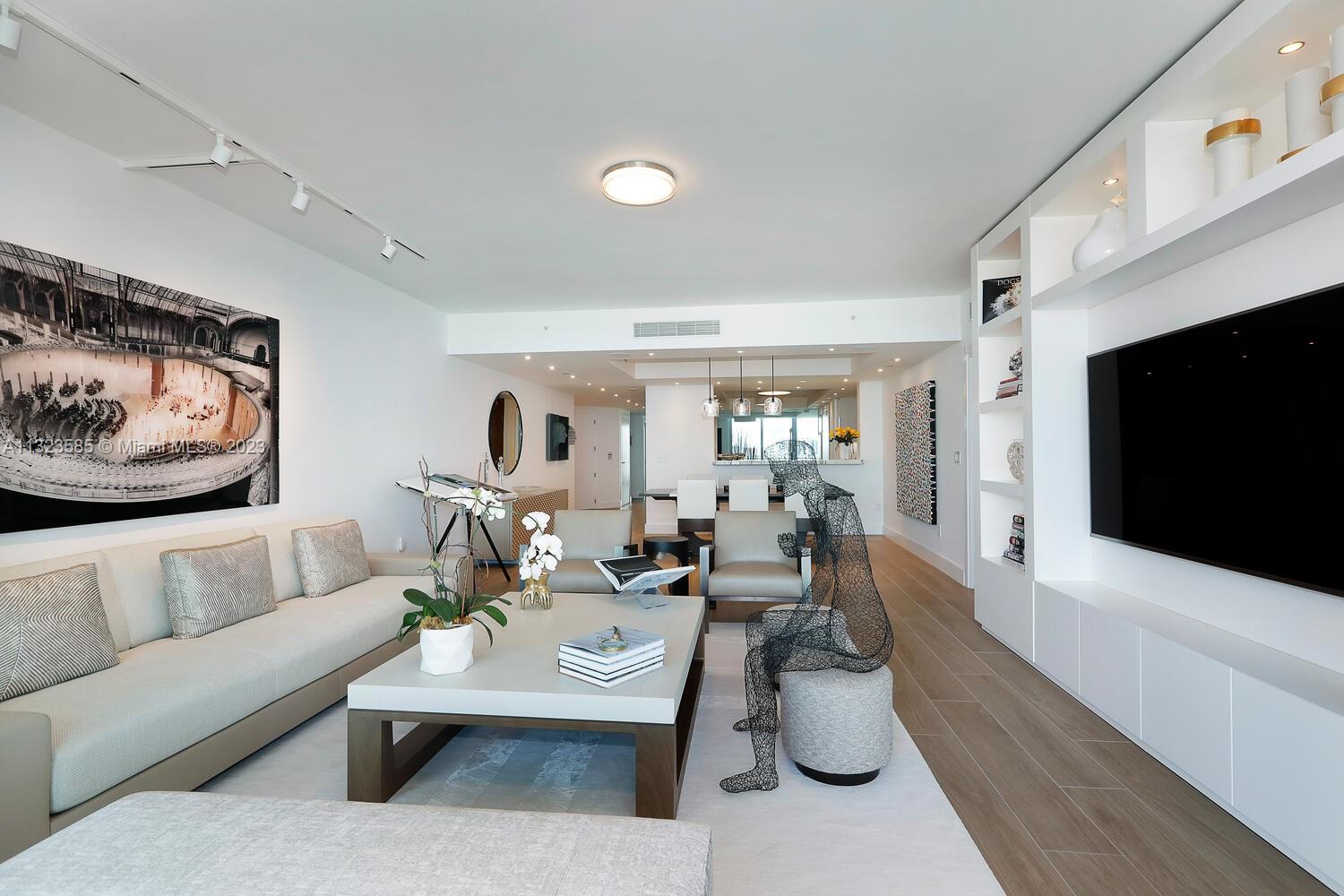 GROVENOR HOUSE CONDO - Residential