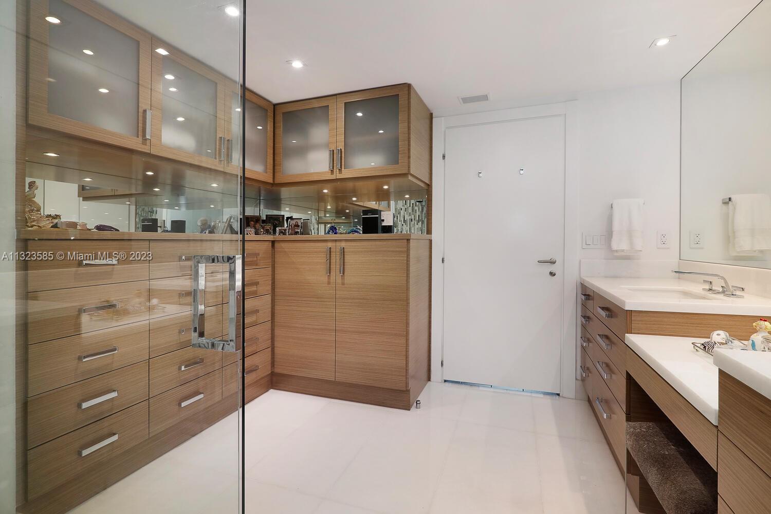 GROVENOR HOUSE CONDO - Residential