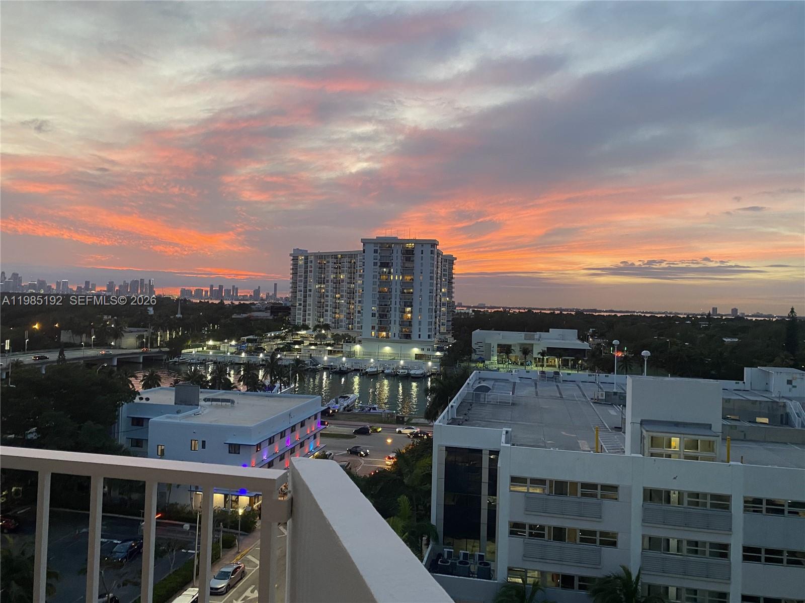 4301 Collins Ave 902