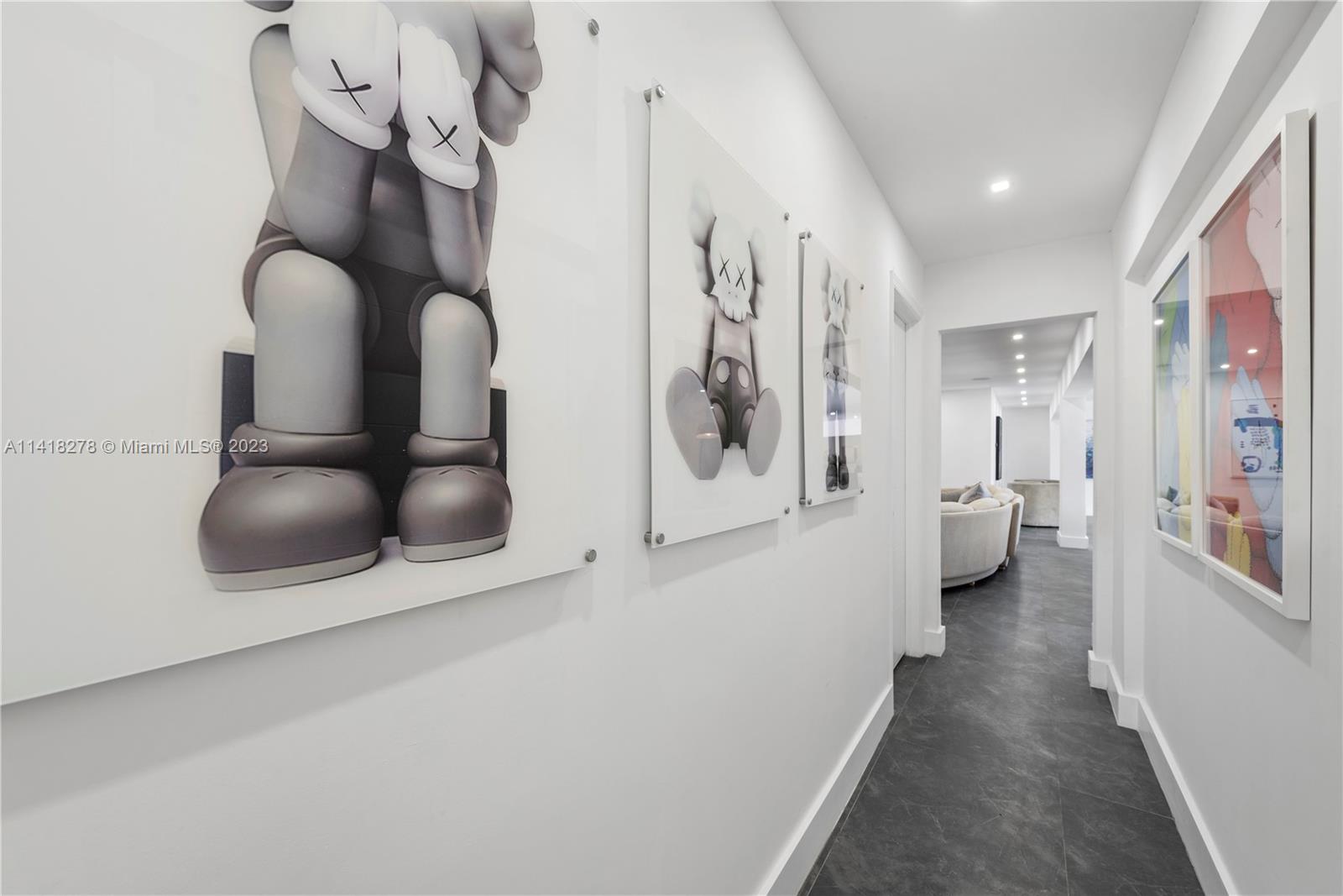 HOLLYWOOD HILLS - Residential Lease