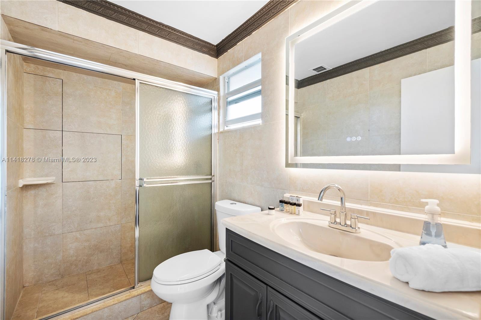 HOLLYWOOD HILLS - Residential Lease