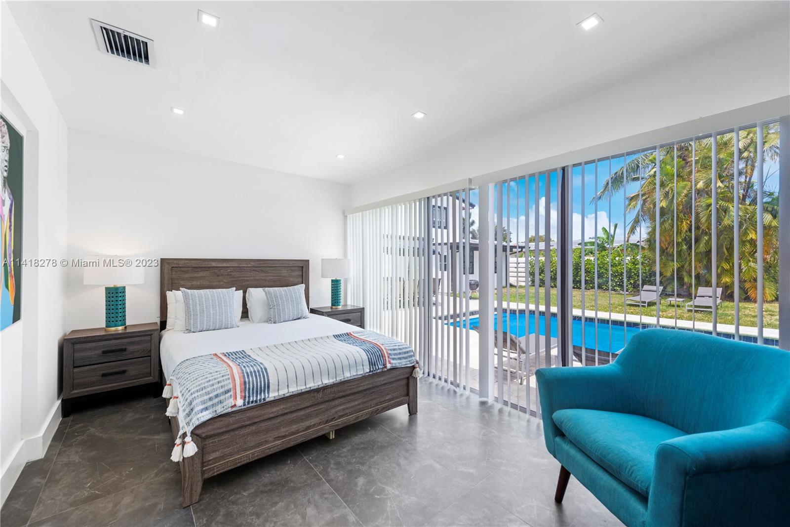 HOLLYWOOD HILLS - Residential Lease