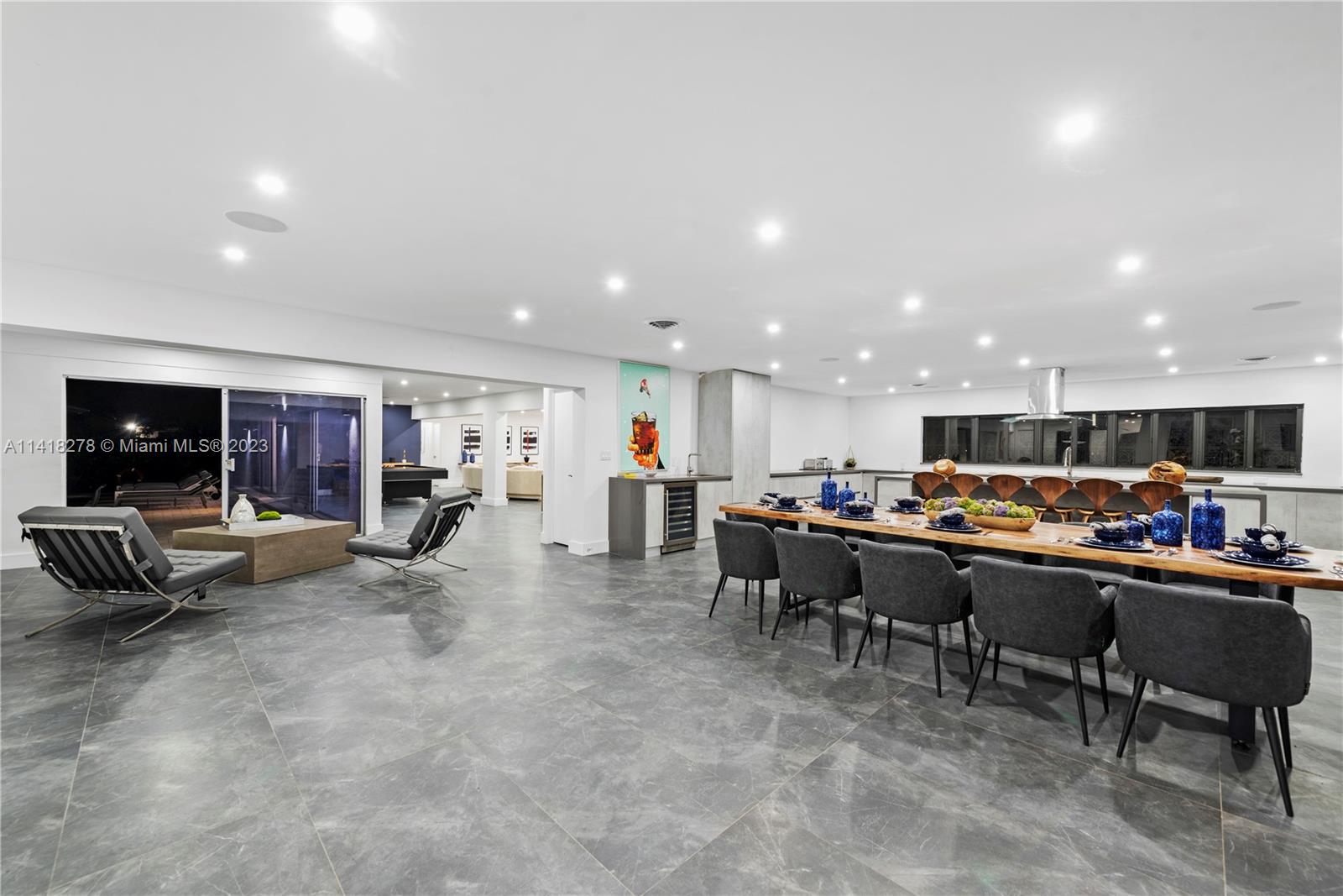 HOLLYWOOD HILLS - Residential Lease