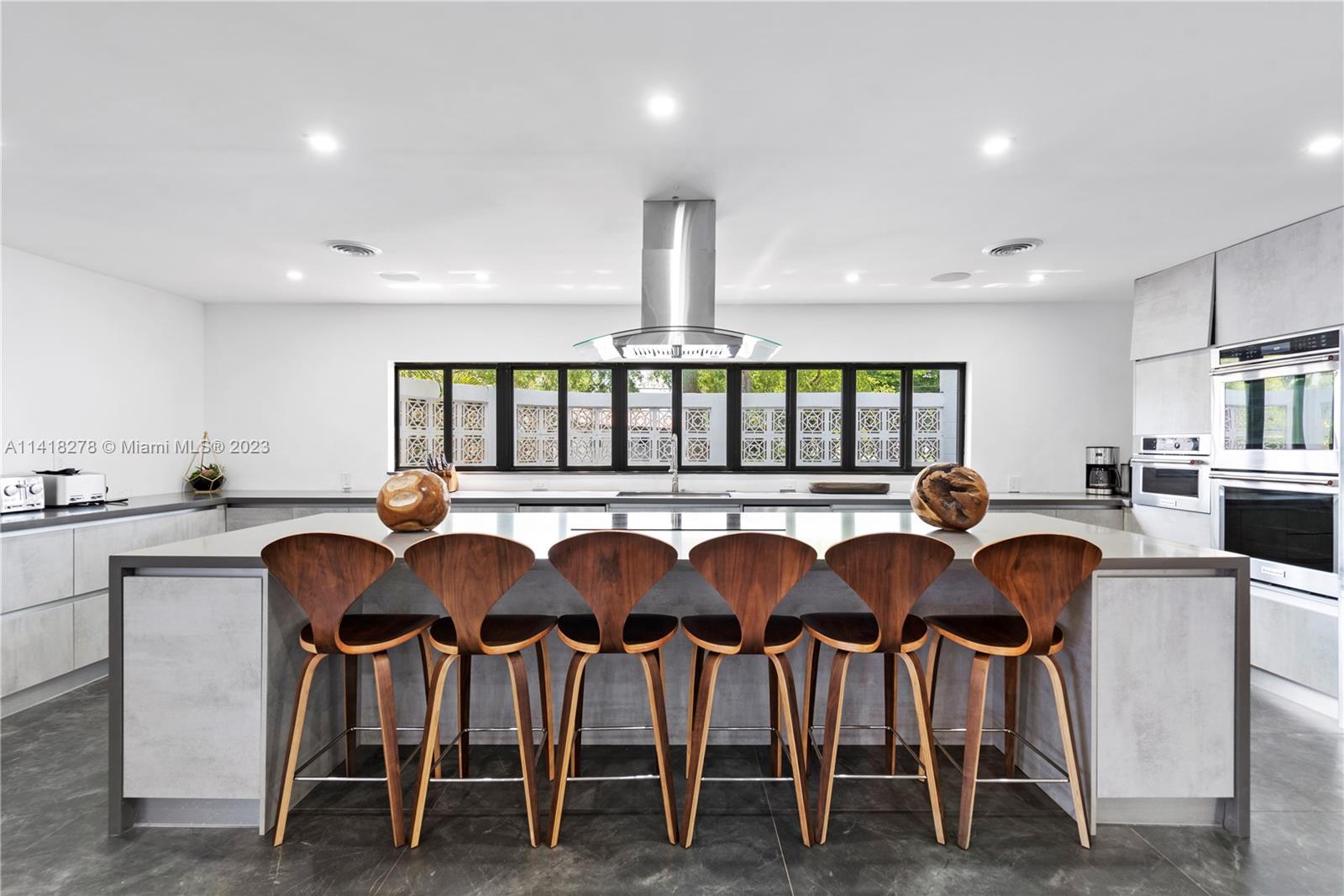 HOLLYWOOD HILLS - Residential Lease