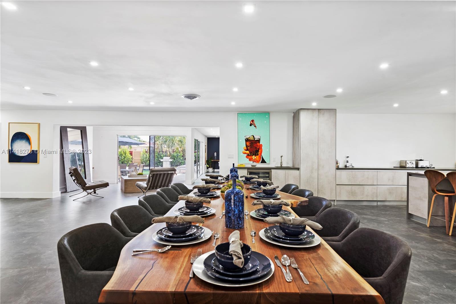 HOLLYWOOD HILLS - Residential Lease