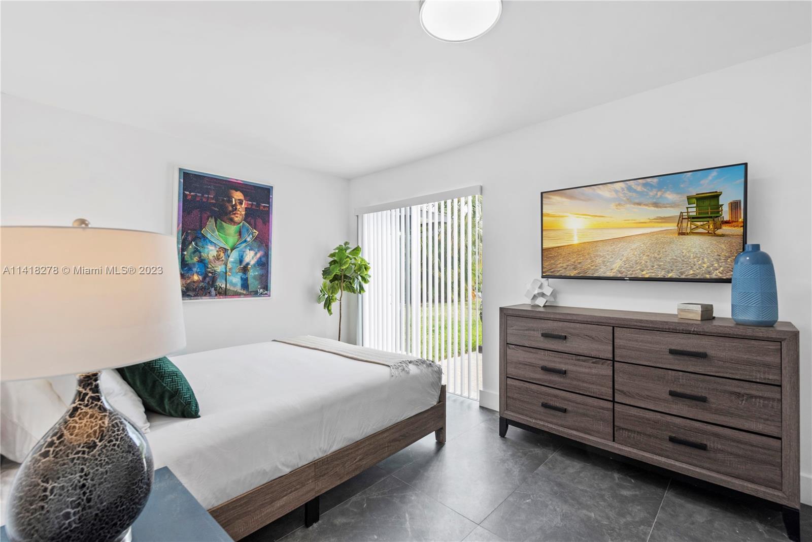 HOLLYWOOD HILLS - Residential Lease