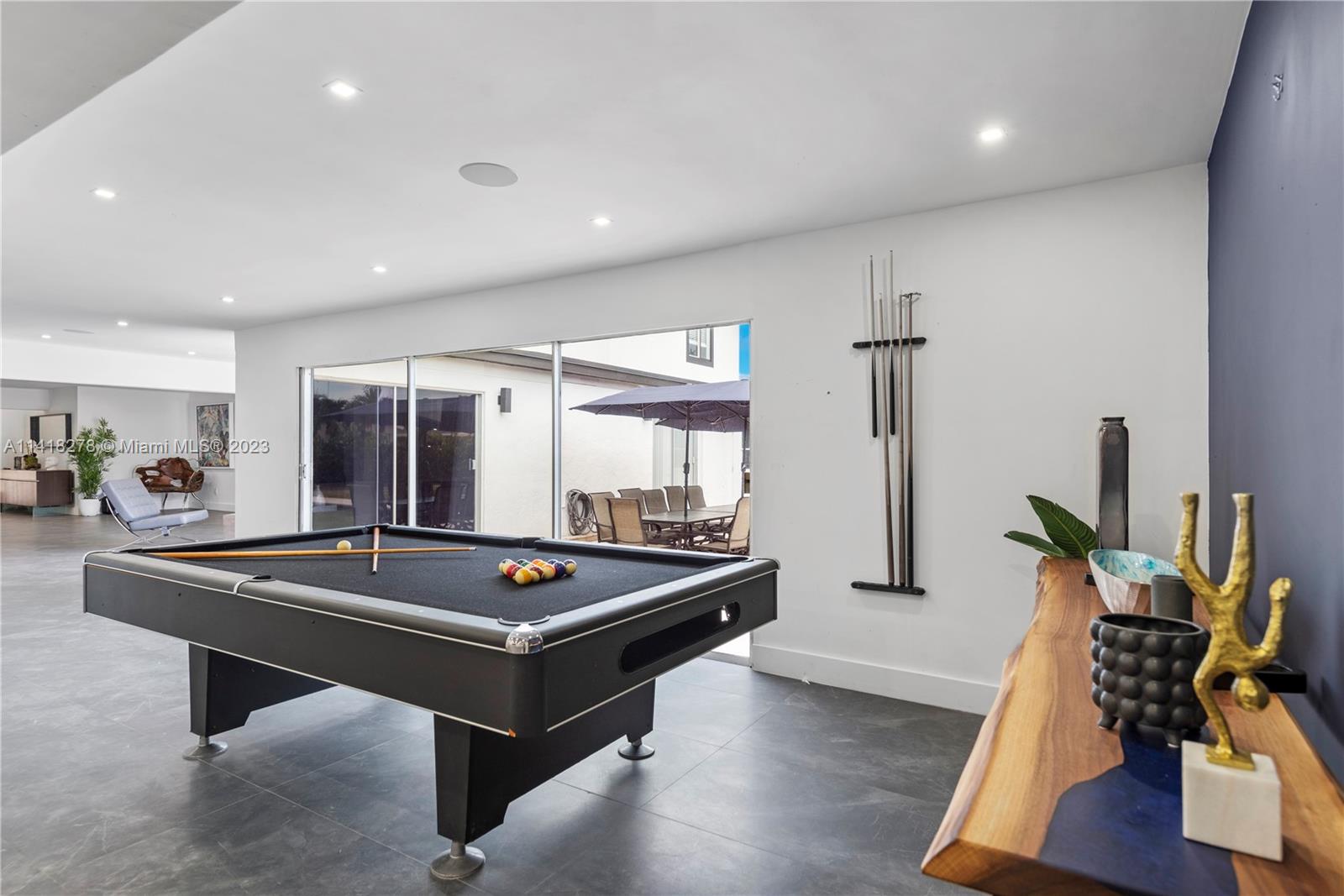 HOLLYWOOD HILLS - Residential Lease