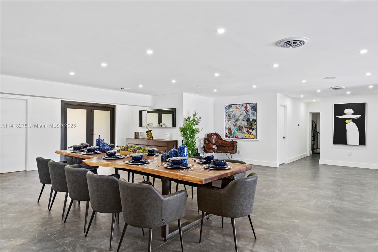 HOLLYWOOD HILLS - Residential Lease